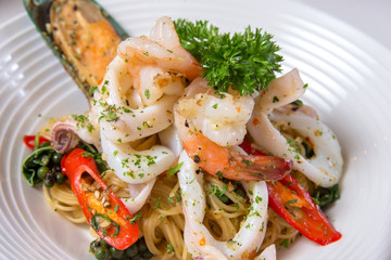 spaghetti with supreme giant seafood