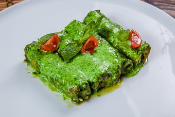 Pasta stuffed with spinach and sauce
