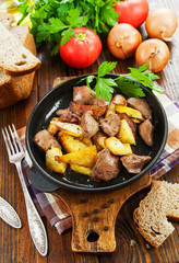 Potatoes stewed with chicken liver