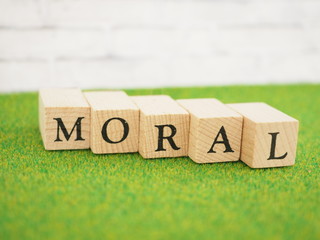 木製ブロックのモラルという単語
