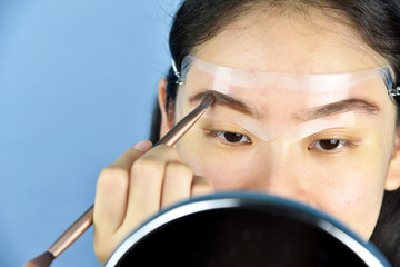 Eyebrows shaping makeup template, Asian women filling eyebrows to look thicker, Learning doing self...