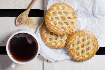Coffee and lattice cakes with apple filling