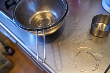 調理台の手元・水はね・調理器具