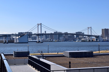 東京湾とレインボーブリッジ 芝浦ふ頭方面