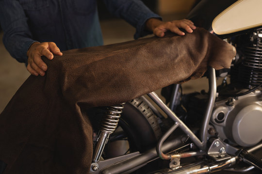Bike mechanic fixing new seat in motorbike 