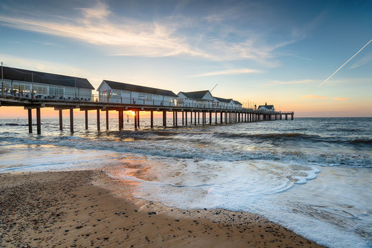 Fototapeta Sunrise over the pier at Southwold