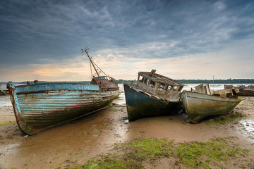 Fototapeta na wymiar Old abandoned fishing boats on the River Orwell