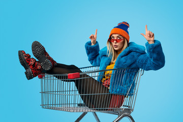 Weird female in shopping cart pointing up © kegfire