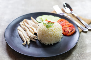 Hainanese chicken rice with cucumber , 