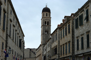 Fototapeta na wymiar Clocher de la rue principale de Dubrovnik