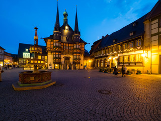 Fototapeta na wymiar Market square and town hall at dusk, old town, half-timbered houses, Wernigerode, Harz, Saxony-Anhalt, Germany, Europe