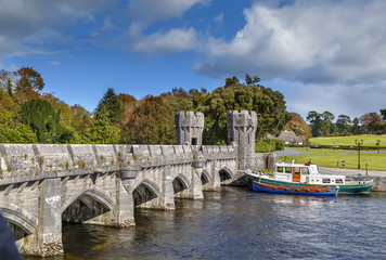 Fototapeta na wymiar Bridge near Ashford Castle, Ireland