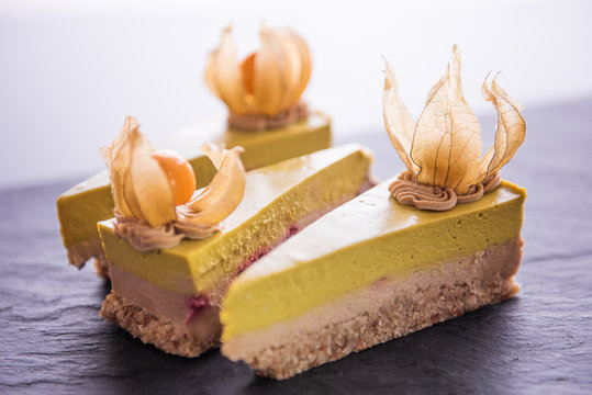 Physaleae mango raspberry raw vegan cheesecake 