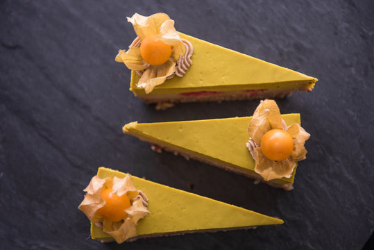 Physaleae mango raspberry raw vegan cheesecake 