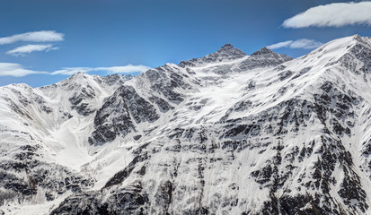 Fototapeta na wymiar Panoramic view of snowy mountains.