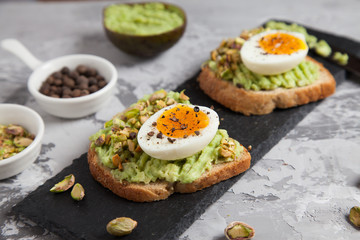 Toasts with avocado, pistachio and egg