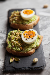 Toasts with avocado, pistachio and egg