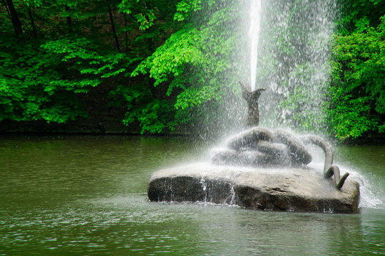 Fountain in form of snake with open mouth