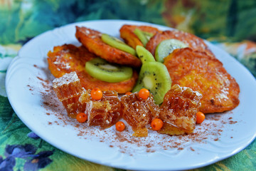 Dessert pancakes with fruit and honey