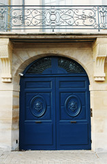 Beautiful architectural detail of Paris building - 270050942