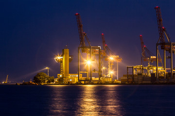 Obraz premium Bright lights of the port