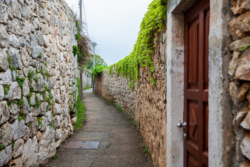 Fototapeta na wymiar The beautiful narrow alleys of Dubrovnik city