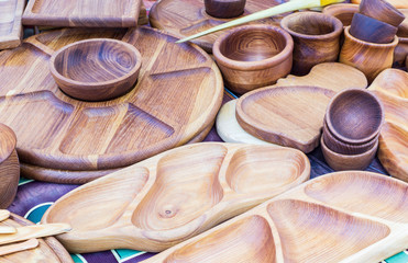 Utensils made of wood, bowls, spoons and cutting boards.