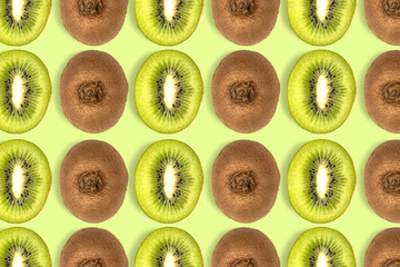 Fototapeta premium kiwi fruit sliced pattern on green background