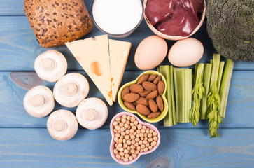 Obraz na płótnie Canvas Food ingredients containing a large amount of vitamin B2 (riboflavinum).