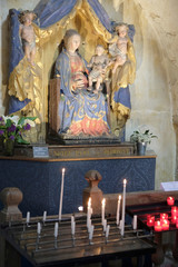 pri&egrave;res devant la vierge