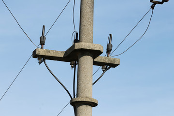Obraz premium Alter Strommast mit Isolatoren