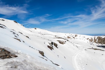 Obraz premium Montaña nevada. Parque Nacional de Sierra Nevada. Granada. España.