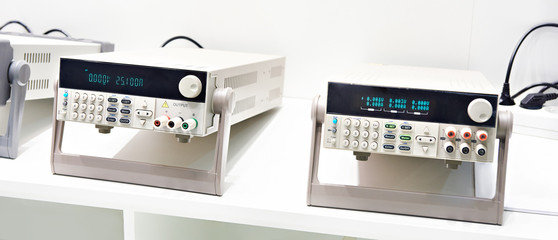 DC power supply lab devices