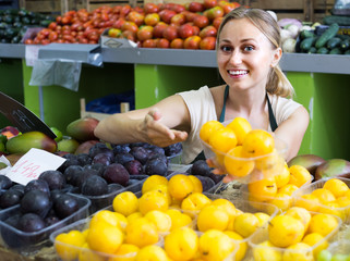 woman  holding ripe plums