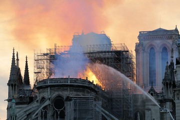 Cathedrale Notre Dame de Paris en feu