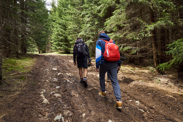 Fototapeta na wymiar Backpackers on a hiking trail
