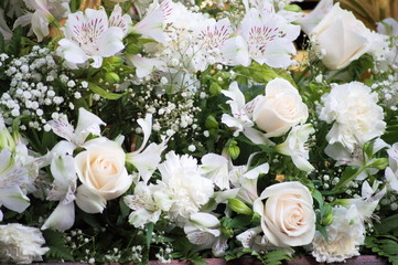 A bouquet of white roses	