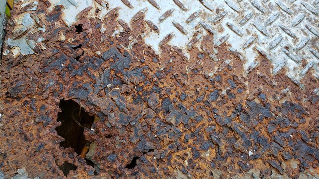 ferrugem, chapa de ferro, antigo, estragado, furo, velho, manuten&ccedil;&atilde;o 