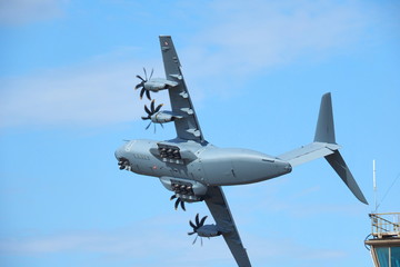 avion cargo militaire