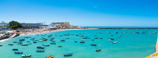 Boats docked in the Spanish bay of Cadiz - obrazy, fototapety, plakaty