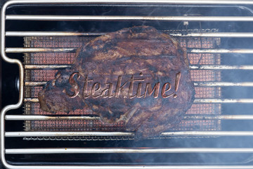 Steaktime mit saftigem Steak am Grill