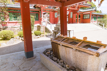 Fototapeta na wymiar 志波彦神社塩釜神社の清めどころ手水舎