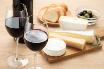 チーズの盛合せとワイン