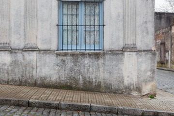 Esquina con ventanal antiguo
