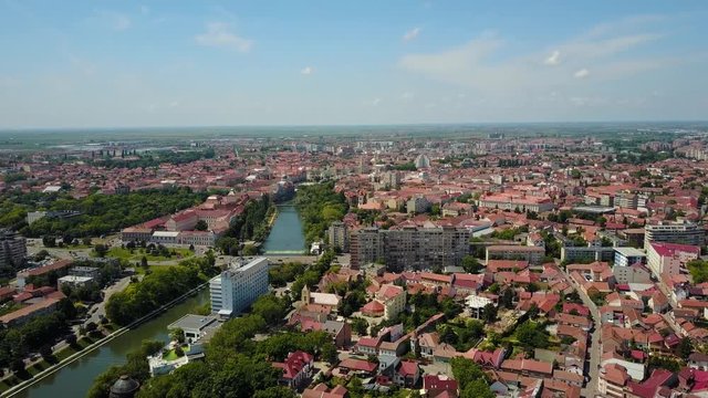 View of the city of Oradea from above, showcasing the the crisul repede river and the houses within the city.