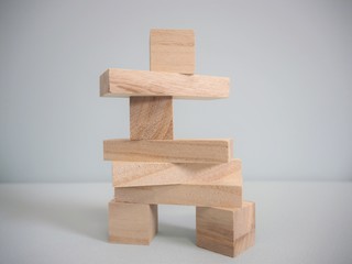 積み上げられた木製のブロック