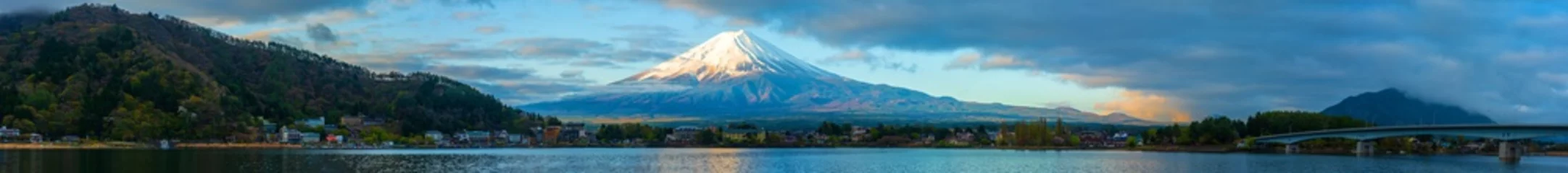 Papier Peint photo Mont Fuji Image panoramique du mont Fuji et du lac.