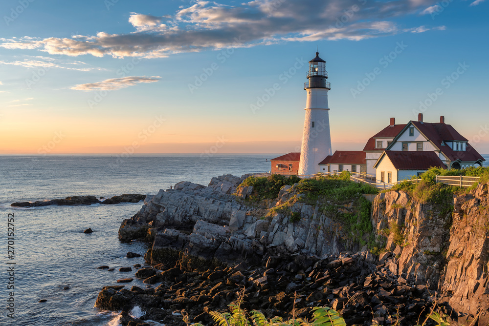 Wall mural portland lighthouse at sunrise in maine, new england.