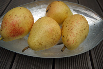 pearl mother shape decorative plate with pears