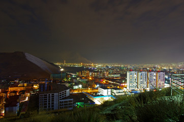 Fototapeta premium ザイサントルゴイの丘から見たウランバートルの夜景